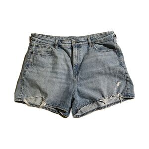 American Eagle Distressed MomShort